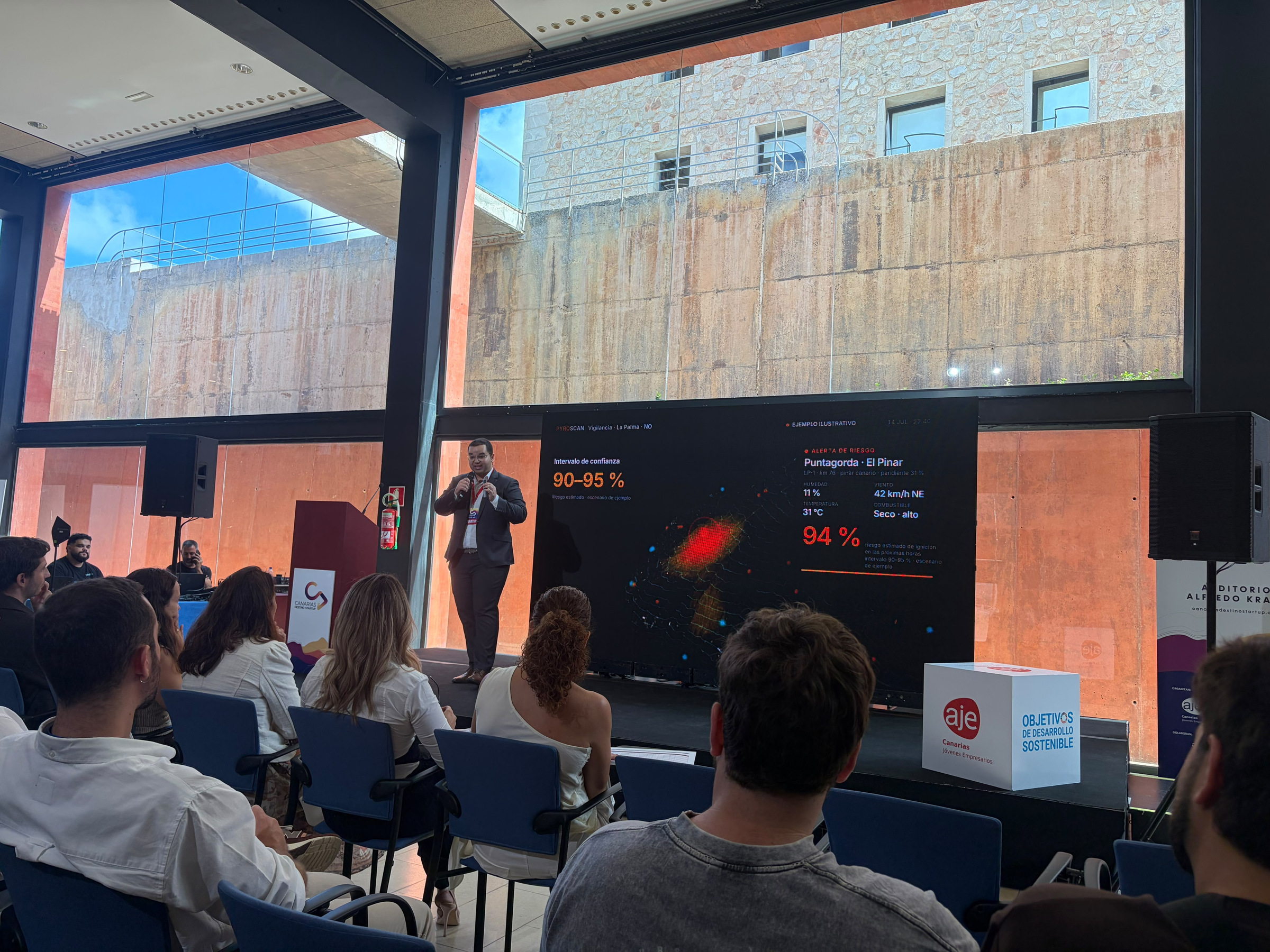 Presentación de PyroScan ante el público de Canarias Destino Startup